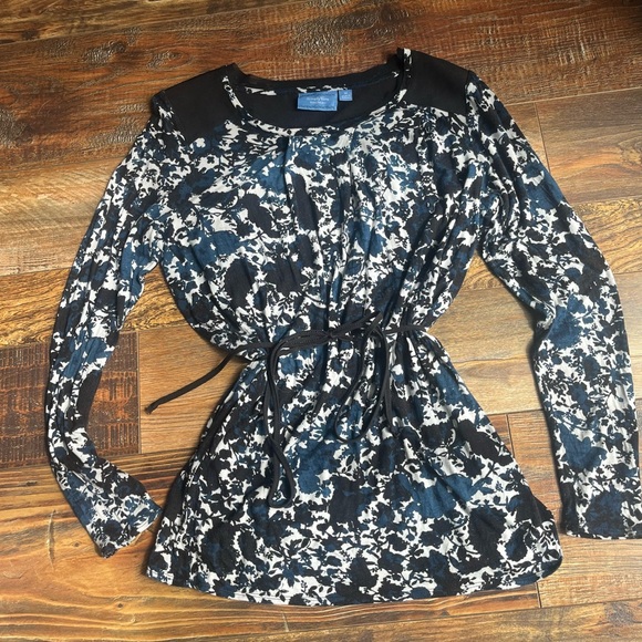 Simply Vera Vera Wang women’s size M  long sleeved blue, black and white top. - Picture 1 of 4